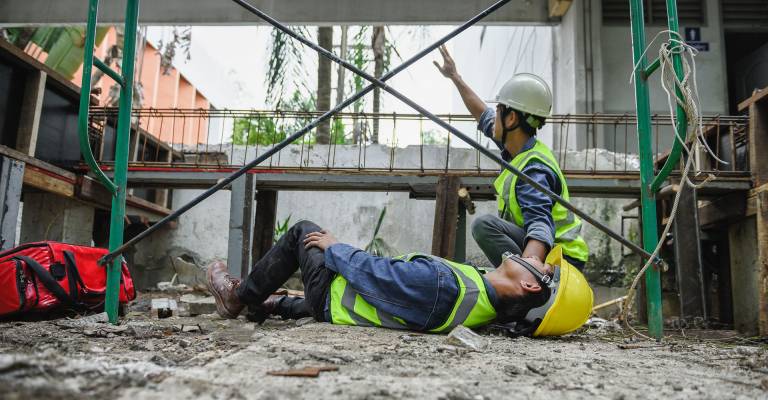 Ongeval op het werk van medewerker op de bouwplaats.